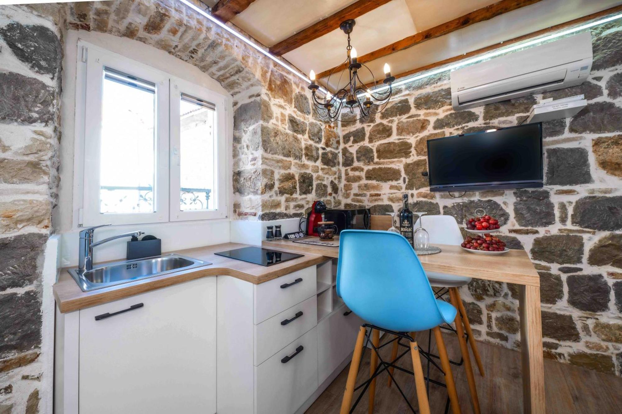 Studio Central Split Apartment Split